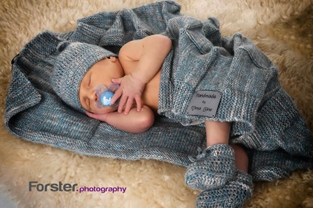 Kleines Baby beim Newborn-Fotoshooting in Iserlohn