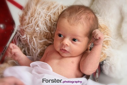 Kleines Baby beim Newborn-Fotoshooting in Iserlohn