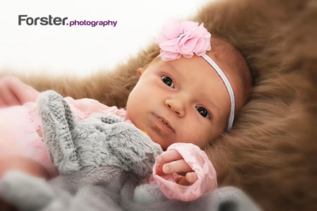 Kleines Baby beim Newborn-Fotoshooting in Iserlohn