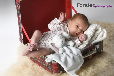 Kleines Baby beim Newborn-Fotoshooting in Iserlohn