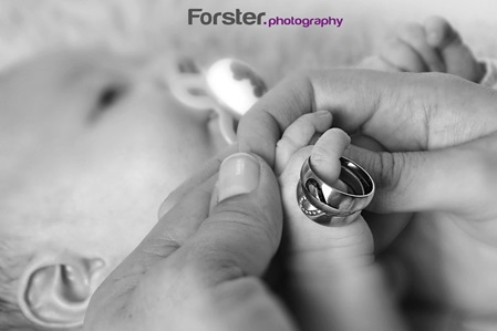 Kleines Baby beim Newborn-Fotoshooting in Iserlohn