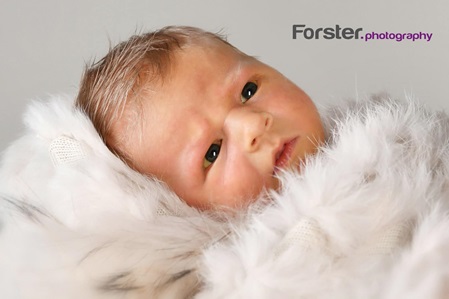 Kleines Baby beim Newborn-Fotoshooting in Iserlohn