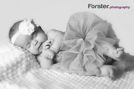 Kleines Baby beim Newborn-Fotoshooting in Iserlohn