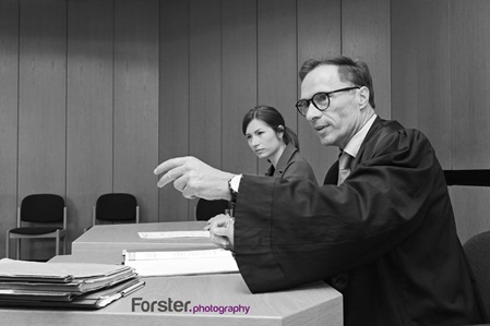 Anwalt vor Gericht als professionelles Mitarbeiterfoto von Forster Photography in Iserlohn