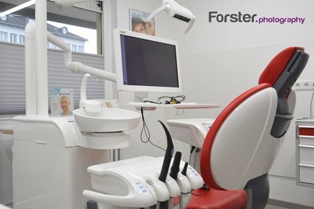 Behandlungsstuhl in einer Zahnarztpraxis als professionelles Praxisfoto von Forster Photography Iserlohn