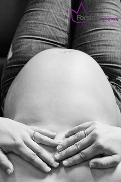 Bezaubernde Babybauch- und Neugeborenen-Fotografie in Iserlohn